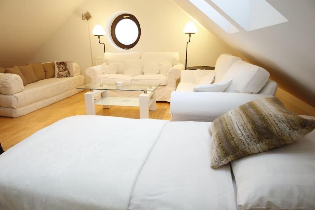 Traumhaft Grosses, Sonniges Haus In Wien Naehe Holiday home Traiskirchen